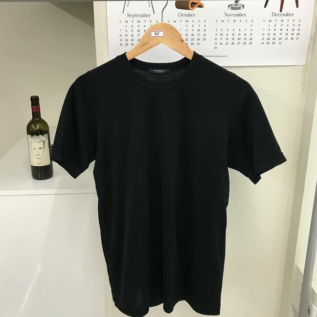 버버리 로고 블랙 반팔티