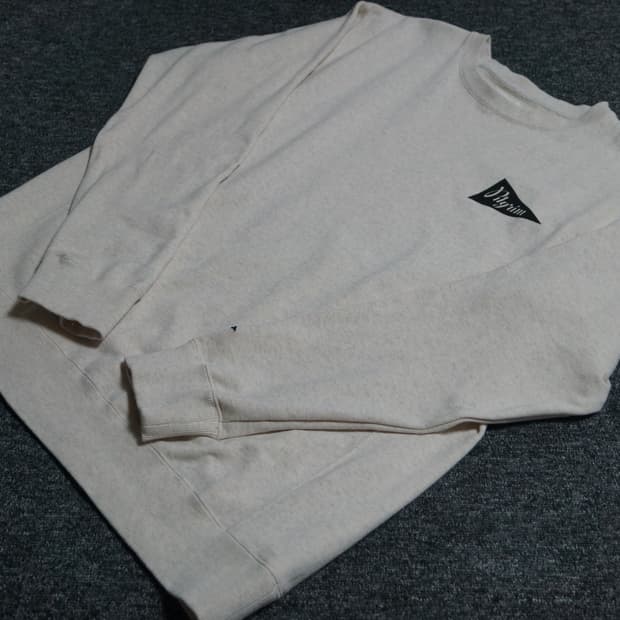 (XLARGE) 필그림 서프 서플라이 페넌트 크루 스웨트 