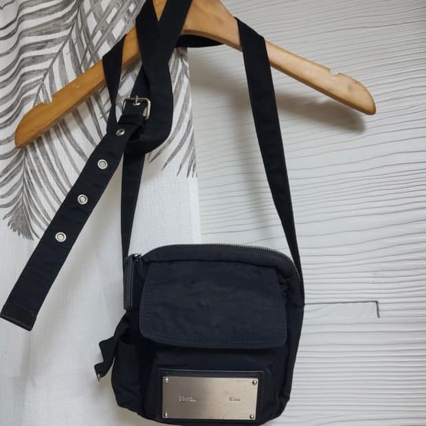 마뗑킴 카고크로스백 검정