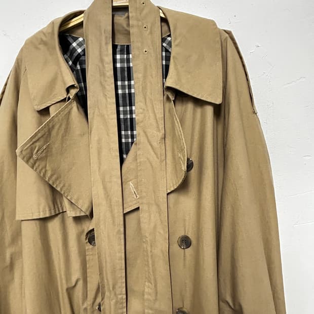 베이지 트렌치 코트 체크 안감