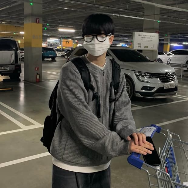 그레이 니트