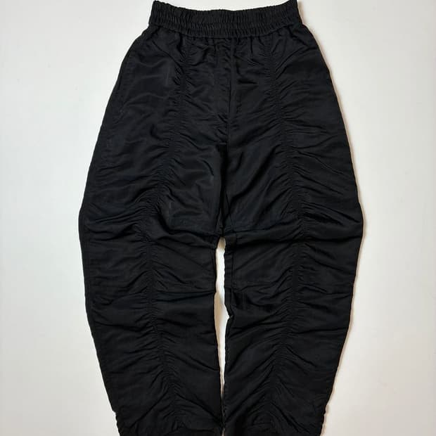 인사일런스 셔링 파라슈트 나일론 팬츠 PN9417