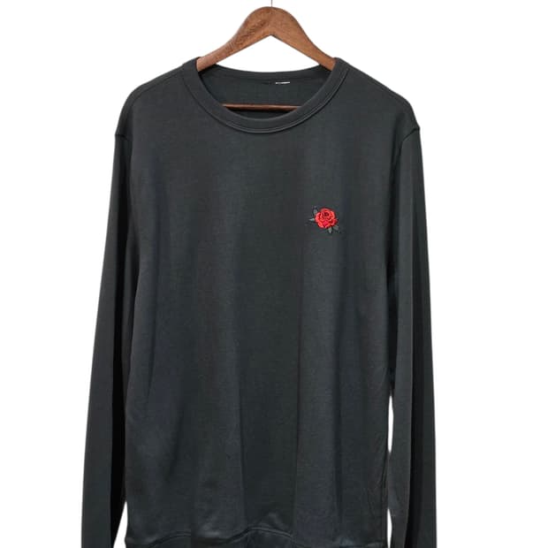 H&M Dark Teal Rose Embroidered 스웻셔츠