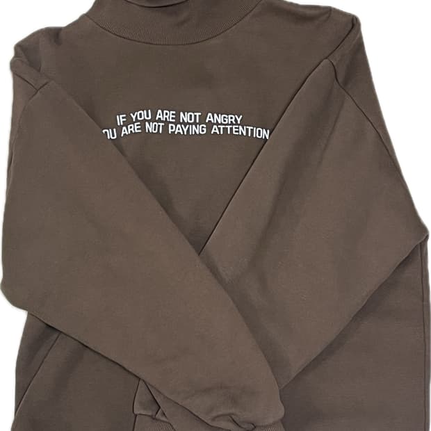 브라운 목폴라 맨투맨