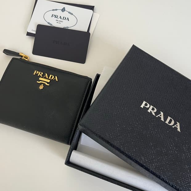프라다 사피아노 반지갑