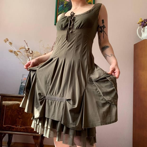 Eva Kayan 카키 카고 슬리브리스 미디 드레스