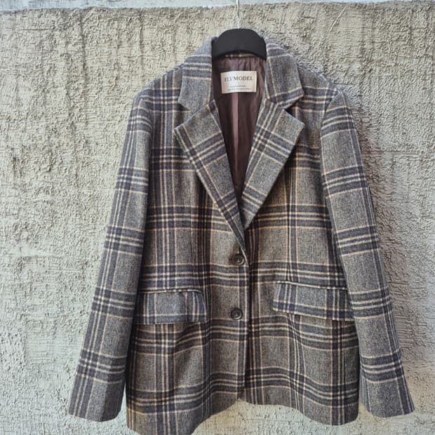 FLYMODEL의 체크 모직 자켓입니다