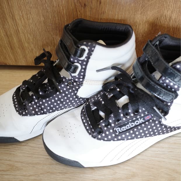 Reebok dot shoes
