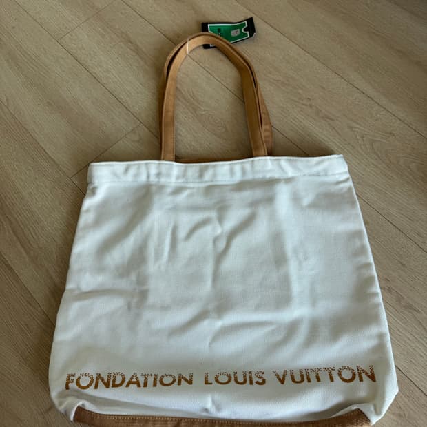 루이비통 박물관 파운데이션 에코백