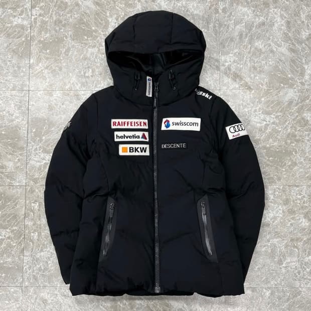 데상트 스위스 스키팀 숏패딩