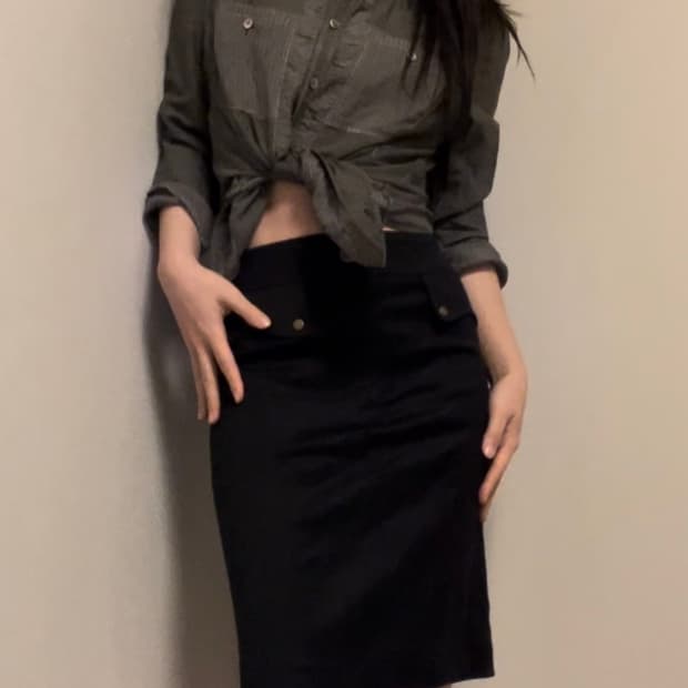 slit point black midi skirt