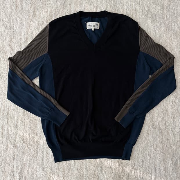 마르지엘라 브이넥 니트