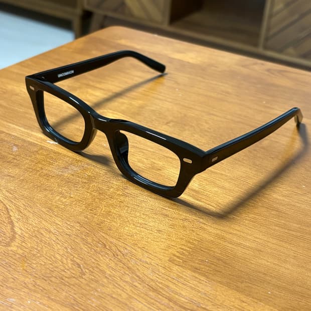 언커먼 아이웨어 벅