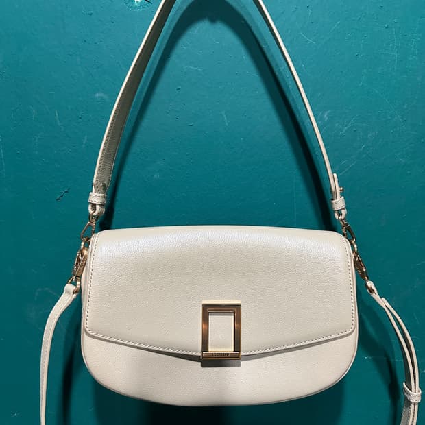 쿠론 가죽크로스백 아이보리