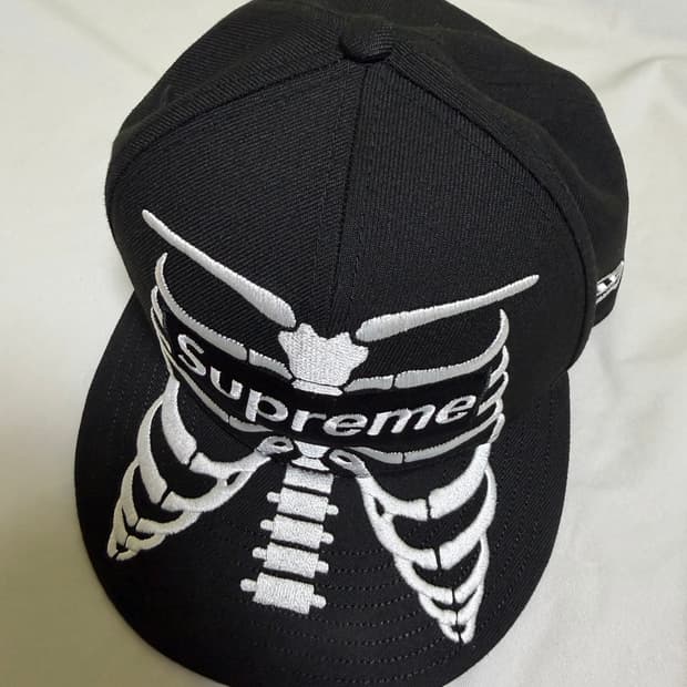 슈프림 뉴에라 본즈 캡