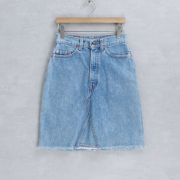 90's Levi's W510-0217 denim skirt