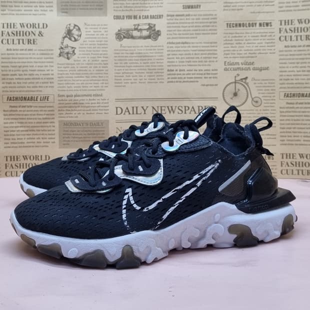 나이키 리액트 비전 에센셜 여성운동화235 