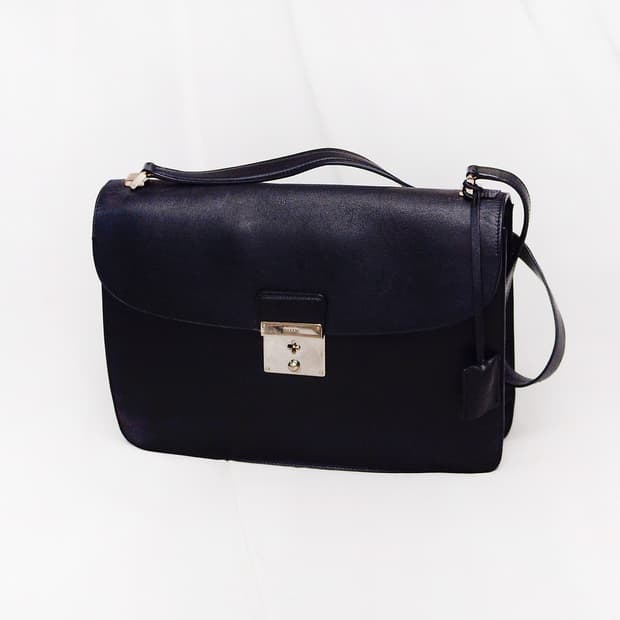 발리 (BALLY) 로아노 클래식 패드락 베지터블 레더 플랩 숄더백