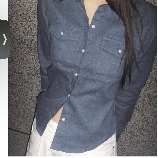 반택포)CHICKS 브랜드의 포켓 데님 슬림 굴림 셔츠