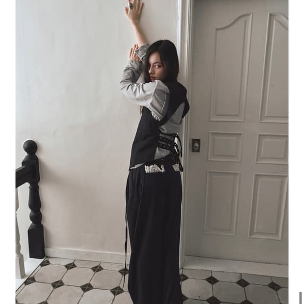 데어드 CONTRAST STRIPE HANDKERCHIEF TROUSER