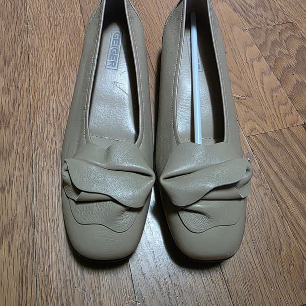 가이거 여성 가죽 단화