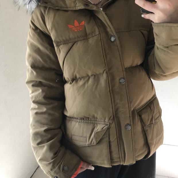 아디다스 베이지 퍼 아우터