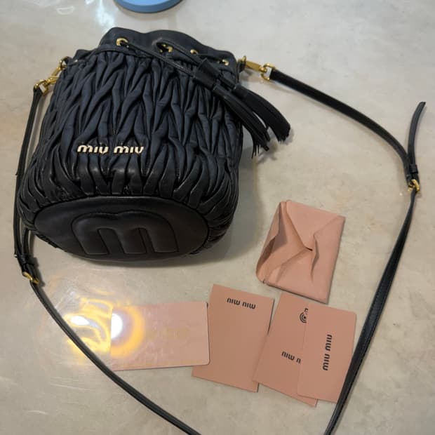 미우미우 마테라쎄 버킷백