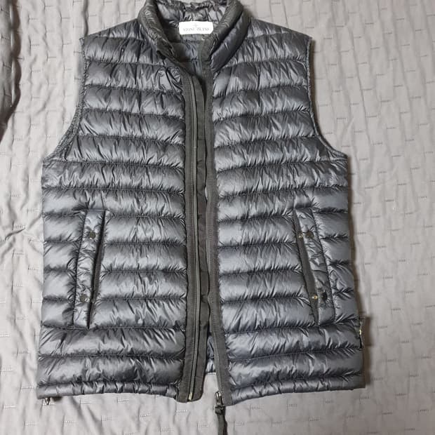 스톤아일랜드 경량 패딩 조끼