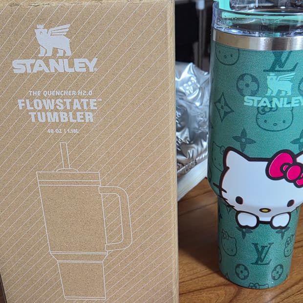 루이비통x스탠리 퀜처 H2.0 키티 텀블러 40oz 새상품