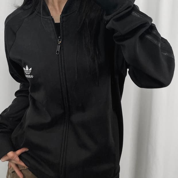 아디다스 블랙 트랙탑 져지