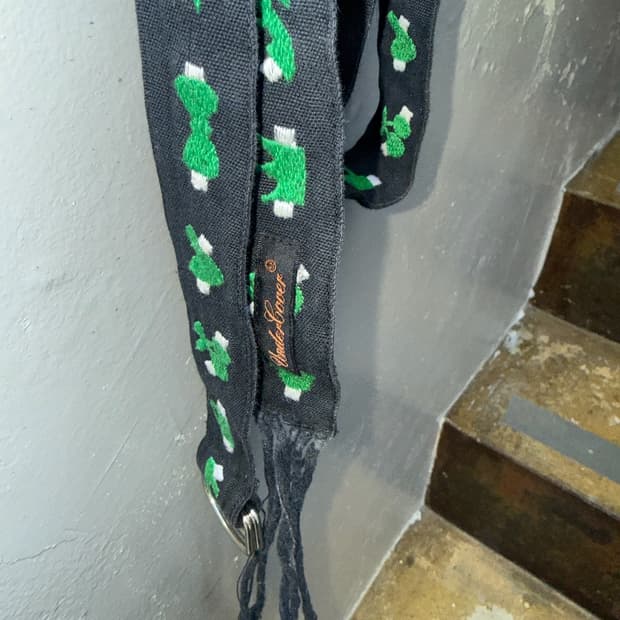 언더커버 스트랩 디테일 링 벨트