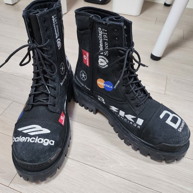 [43]발렌시아가 컴뱃 스트라이크 부츠 블랙