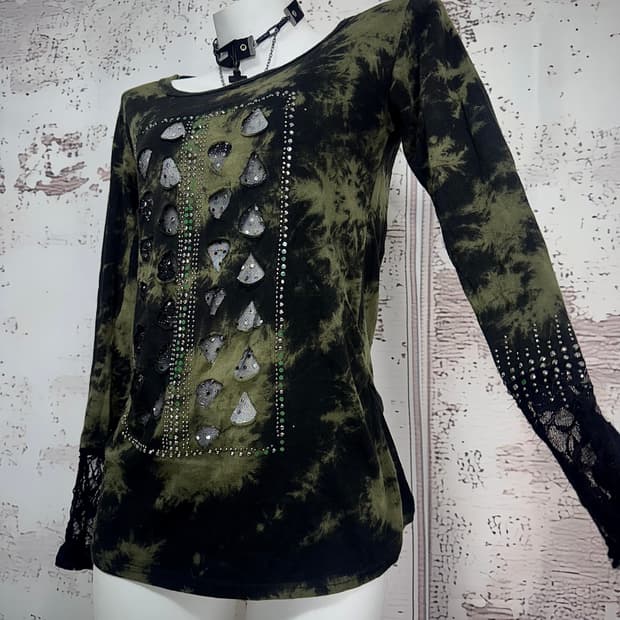 Tie-Dye Cubic Detail Long Sleeve Top