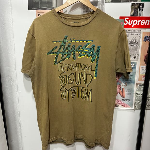 스투시 인터내셔널 사운드 시스템 카키 반팔티XL