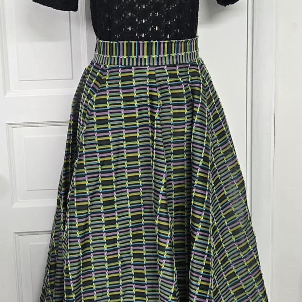 반앤질 패턴 플레어 롱스커트