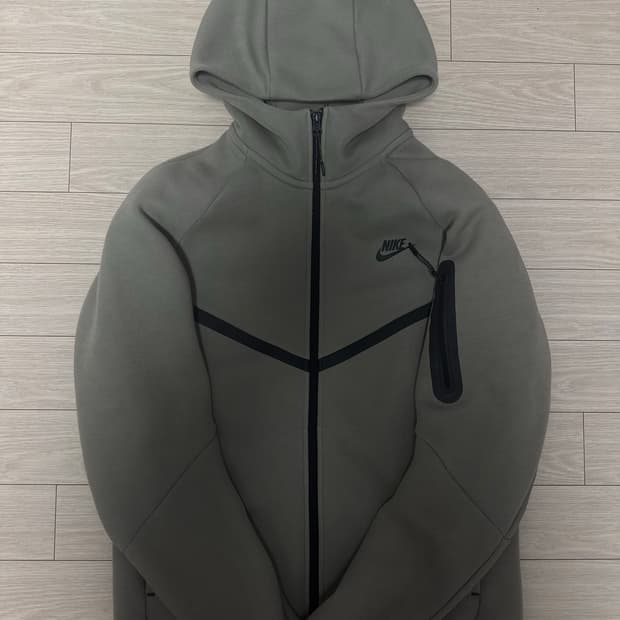 나이키 테크팩 올리브 그린