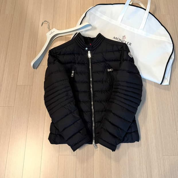 {새상품급/3} 몽클레어 아미오 바이커 패딩 블랙