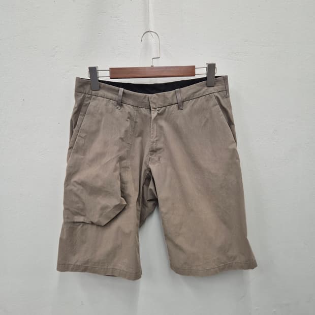 아크테릭스 스토우 쇼츠 32