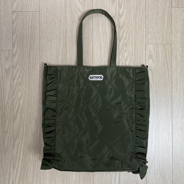프릭스스토어 x 아웃도어 프로덕트 퀄팅 프릴 토트백