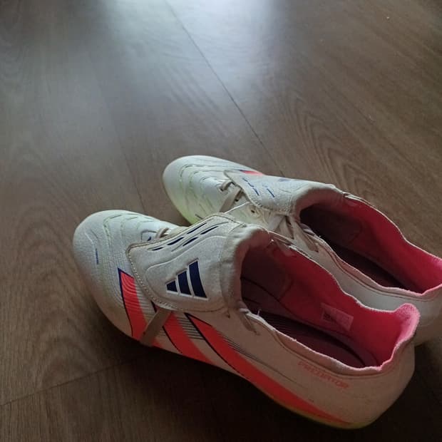 아디다스 프레데터 리그 축구화 285