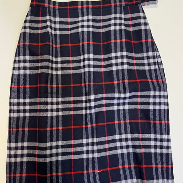 (한글택) 버버리 빈티지 치마 네이비