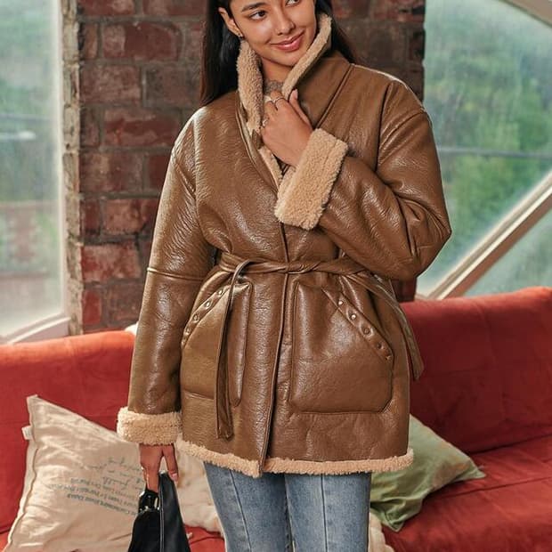 비터셀즈 무스탕 새상품 택있음
브라운