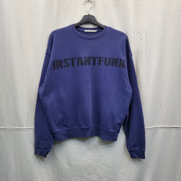 인스턴트펑크 네이비 로고 맨투맨