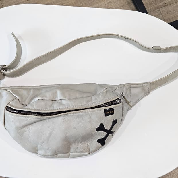 밴슨 가죽 슬링백