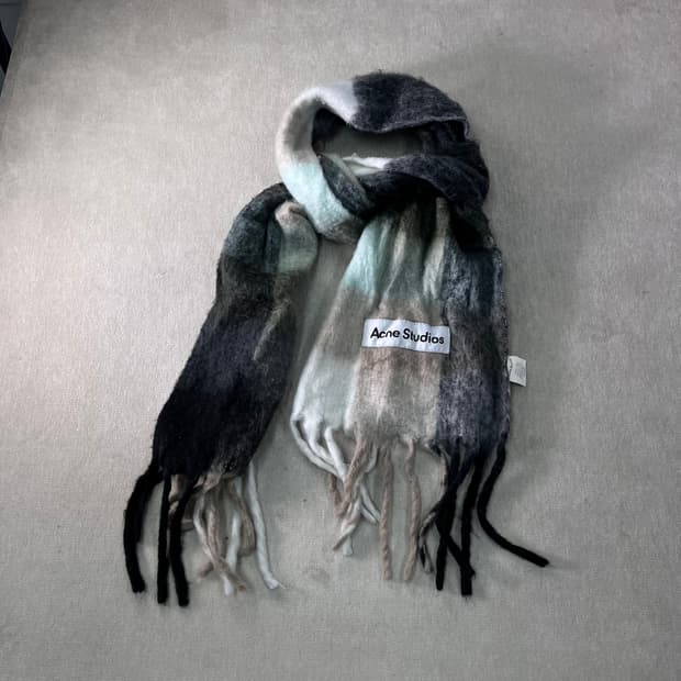 아크네스듀디오 모헤어 그린 머플러