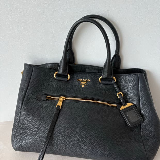 프라다 블랙 가죽 토트백