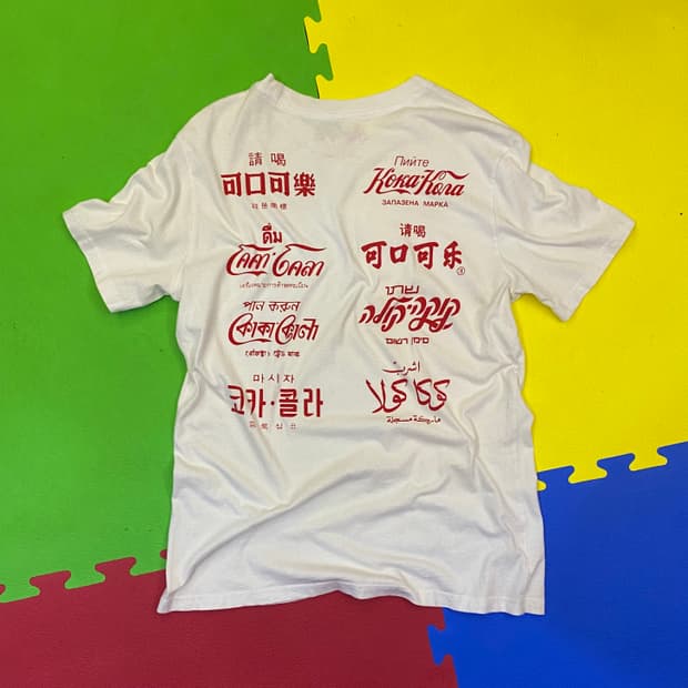 코카콜라 멀티 로고 프린팅 반팔 티셔츠