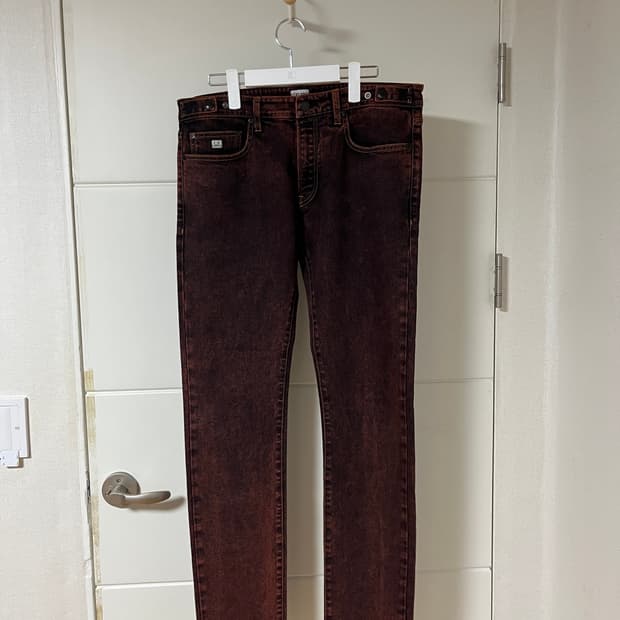 cp 컴퍼니 레드 워싱 데님 팬츠