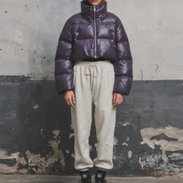 럭키슈에뜨 럭키마르쉐 2022 글로시 크롭 다운 패딩  F 사이즈