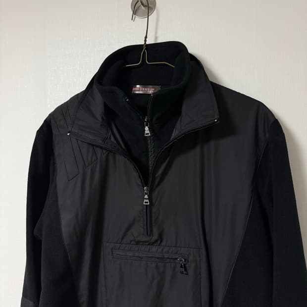 프라다 스포츠90s 더블 레이어드 칼라 플리스 나일론 반집업